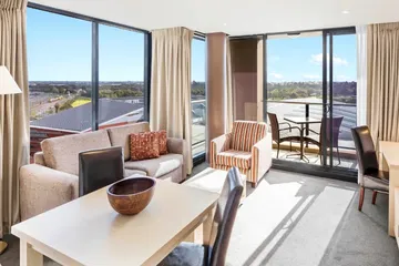 Oaks Adelaide Horizons Suites